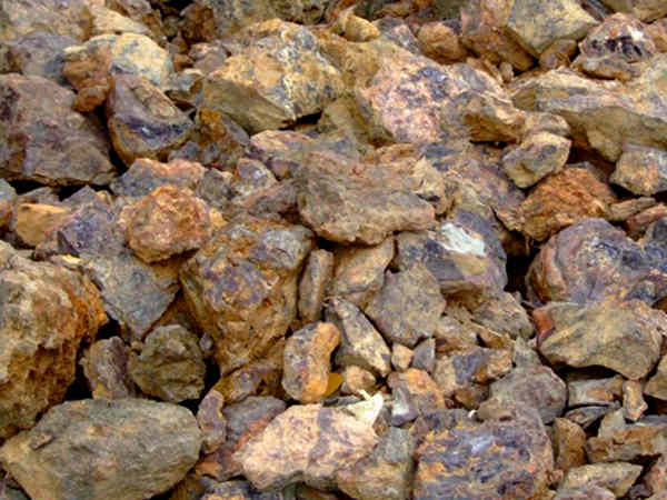 铁矿石原料图